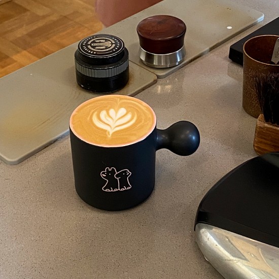 Mid century style homemade simple graffiti stemware glass  retro and elegant large capacity water and juice cup.