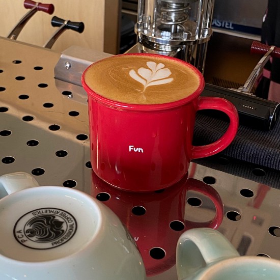 Mangmang's homemade spring cartoon outing puppy mug  ceramic water cup  cute green coffee cup gift with a swoosh.