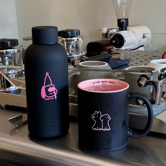 Mid century style homemade simple graffiti stemware glass  retro and elegant large capacity water and juice cup.