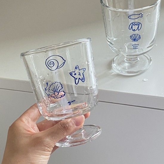 Homemade vintage Instagram seashell trimmed stemware  French romantic dessert cup  niche minimalist milk cup; niche homemade red apple coffee cup  simple hand painted ceramic flip top mug  couple's gift (350ml); homemade Instagram heartwarming cartoon red